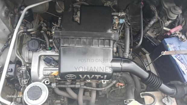 Toyota Platz 2001 Silver