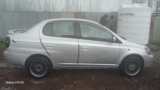 Toyota Platz 2001 Silver