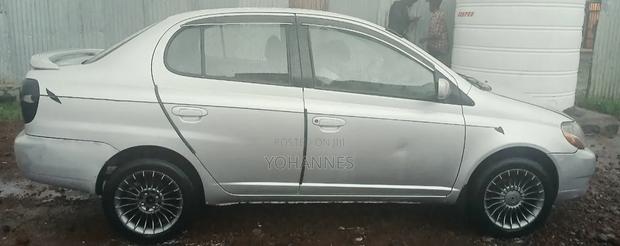 Toyota Platz 2001 Silver