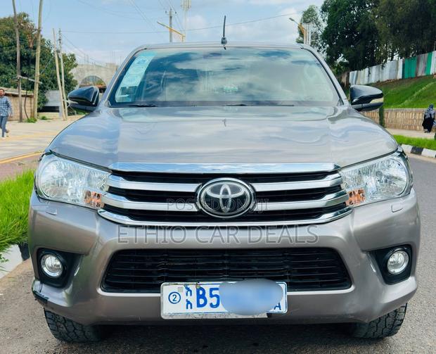 Toyota Hilux 2020 Gold