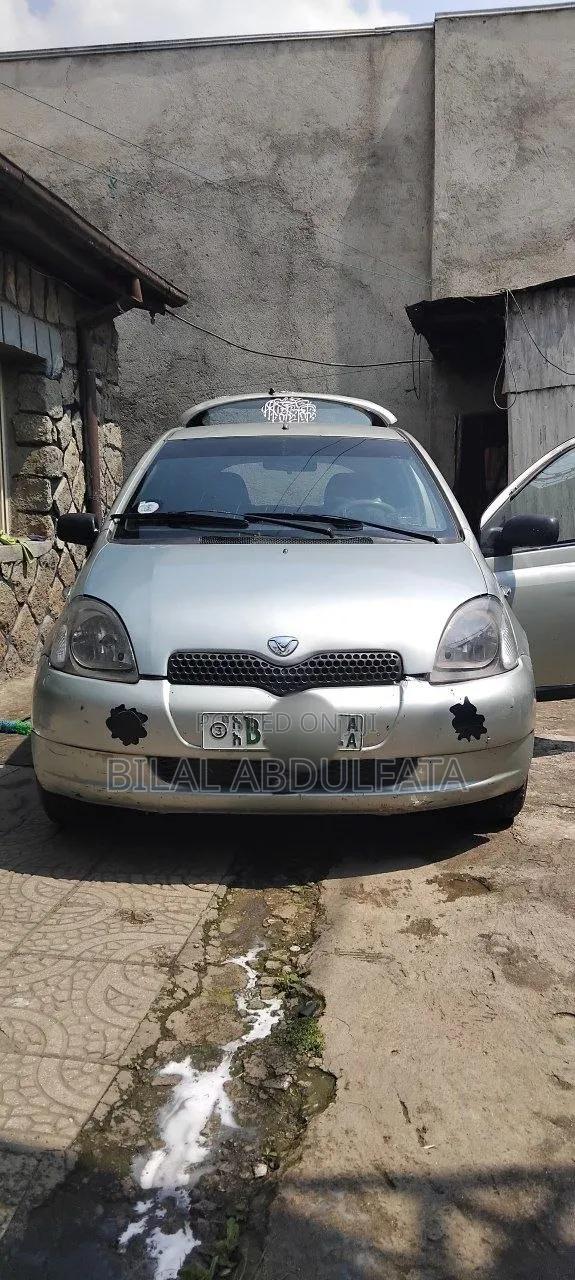 Toyota Vitz 2001