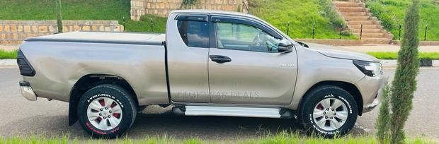 Toyota Hilux 2020 Gold