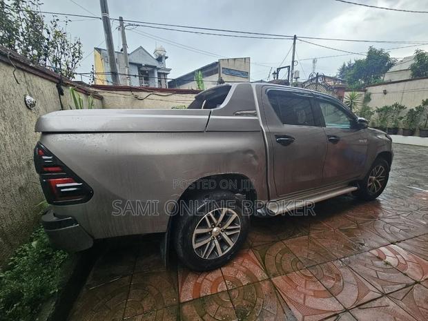 Toyota Hilux 2020 Gray