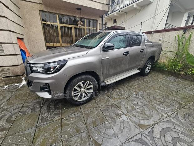 Toyota Hilux 2020 Gray