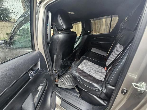 Toyota Hilux 2020 Gray