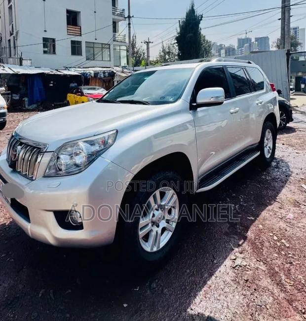 Toyota Land Cruiser Prado 2011 Silver