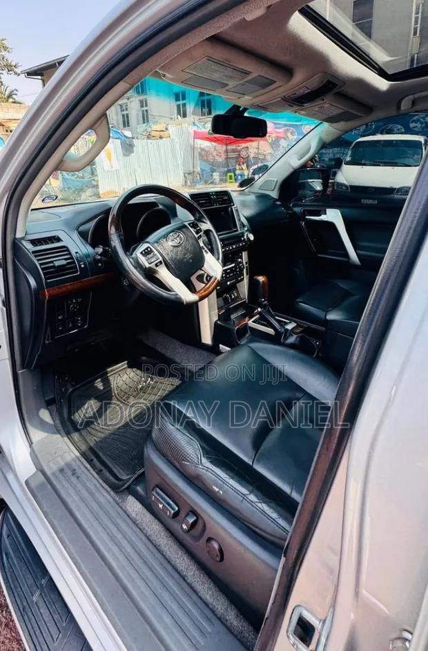 Toyota Land Cruiser Prado 2011 Silver