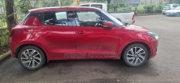 Suzuki Swift 2022 Red