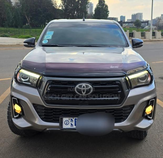 Toyota Hilux 2020 Brown