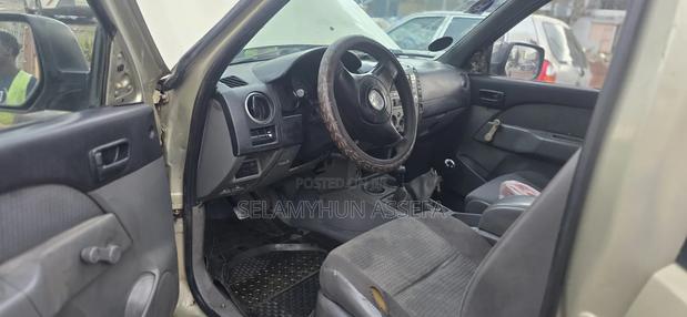 Mazda BT-50 2010 Gold
