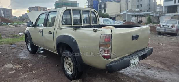 Mazda BT-50 2010 Gold
