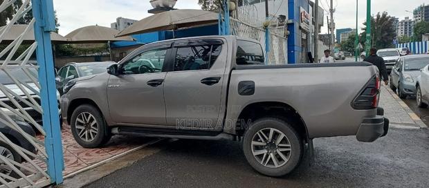 Toyota Hilux 2020 Silver