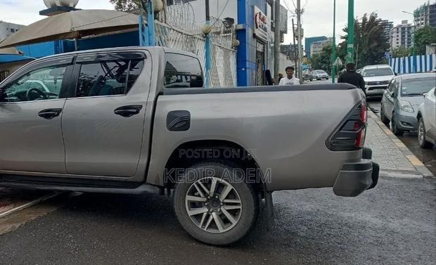 Toyota Hilux 2020 Silver