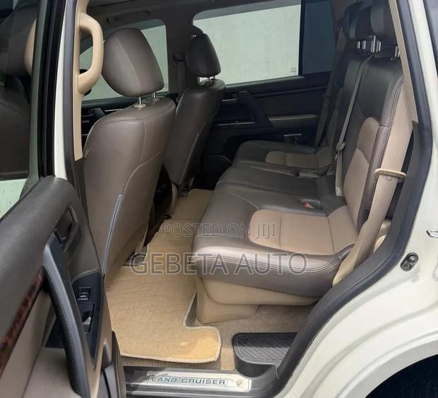 Toyota Land Cruiser 2010