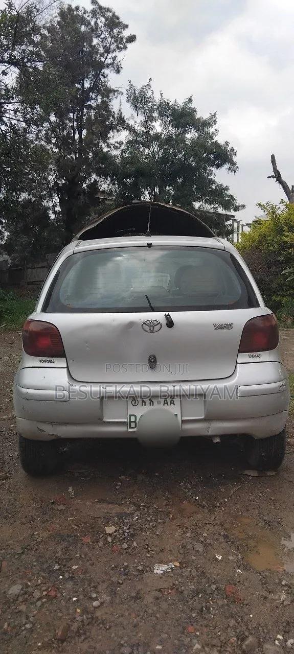 Toyota Vitz 2004 Silver