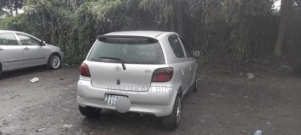 Toyota Vitz 2001 Silver