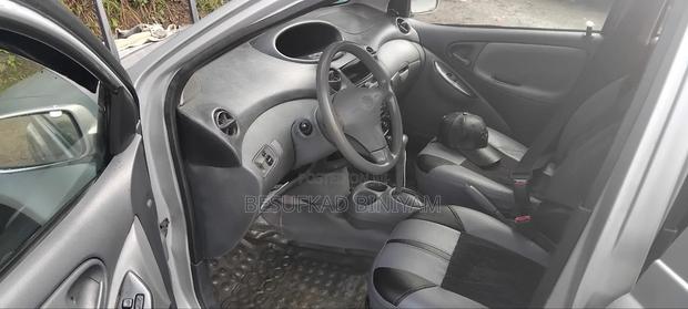 Toyota Vitz 2001 Silver
