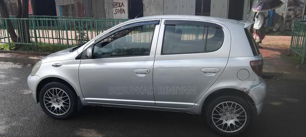 Toyota Vitz 2001 Silver