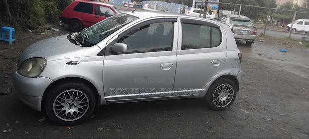 Toyota Vitz 2001 Silver