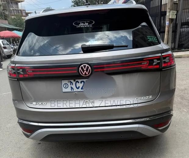 Volkswagen ID.6 2022 Gray