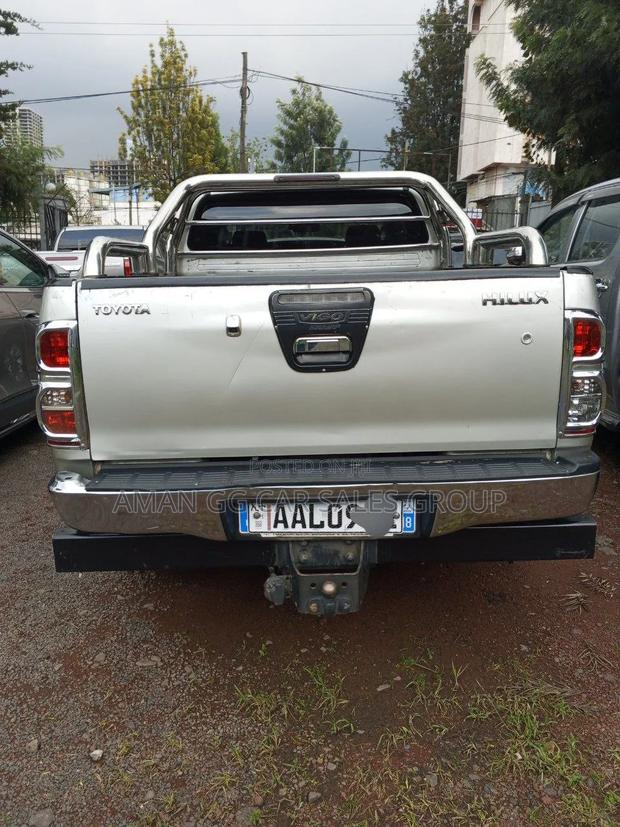 Toyota Hilux 2011 Purple