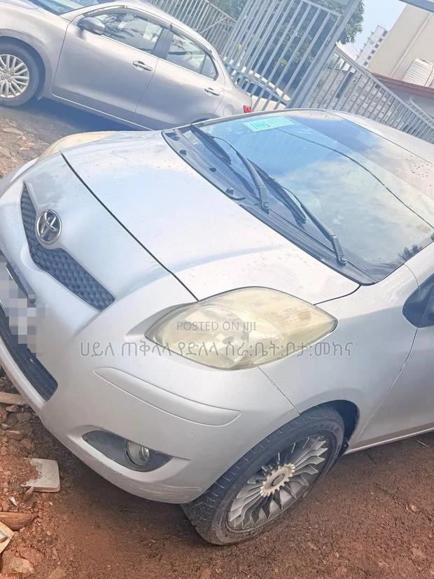 Toyota Yaris 2010 Pearl