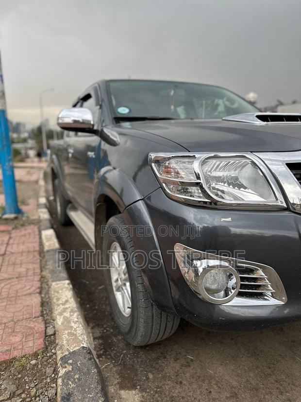 Toyota Hilux 3.0 D-4D 4x4 2014 Gray