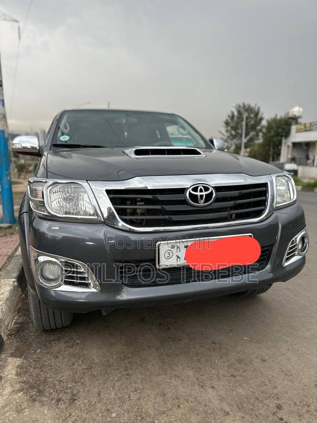 Toyota Hilux 3.0 D-4D 4x4 2014 Gray