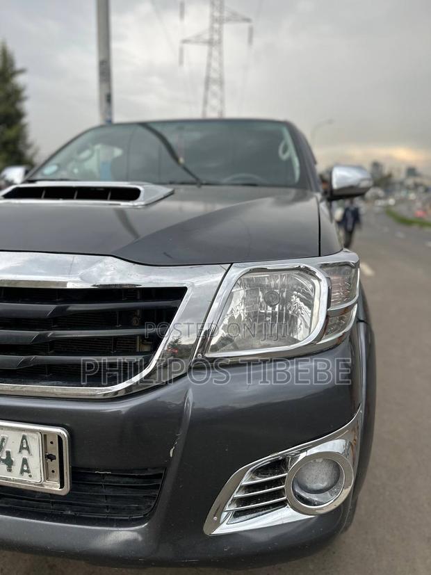 Toyota Hilux 3.0 D-4D 4x4 2014 Gray