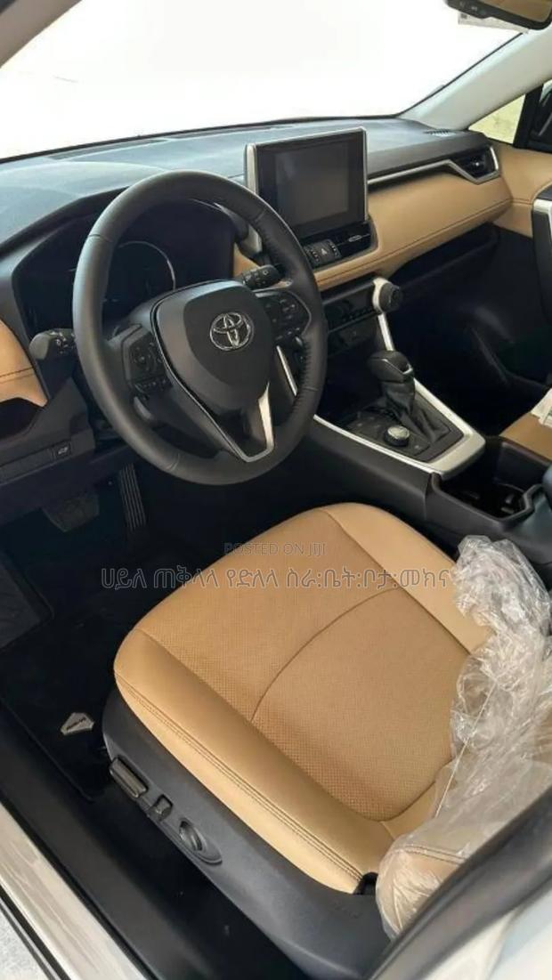 Toyota RAV4 2023 Matt Black
