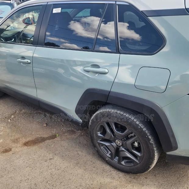 Toyota RAV4 2023 Orange