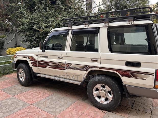 Toyota Land Cruiser 2015 White