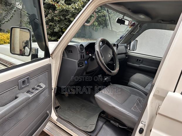 Toyota Land Cruiser 2015 White