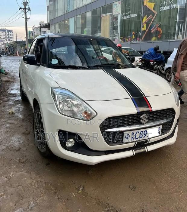 Suzuki Swift 2022 White