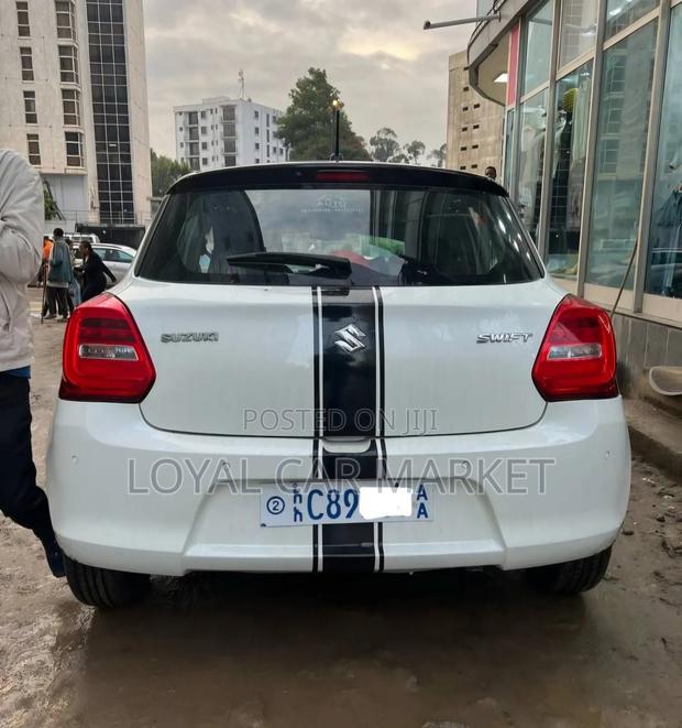 Suzuki Swift 2022 White