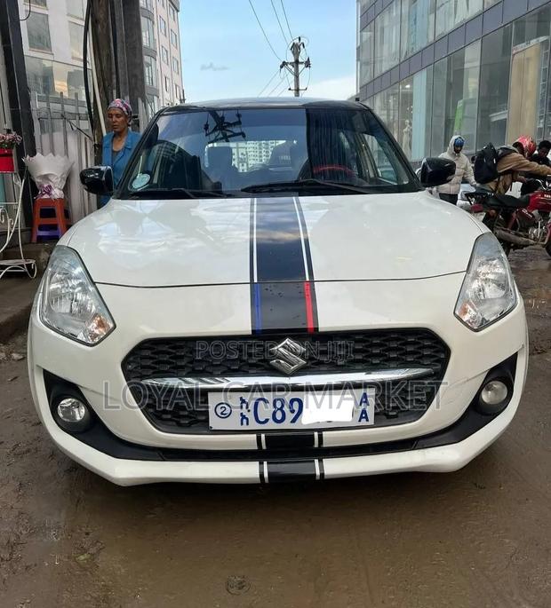 Suzuki Swift 2022 White