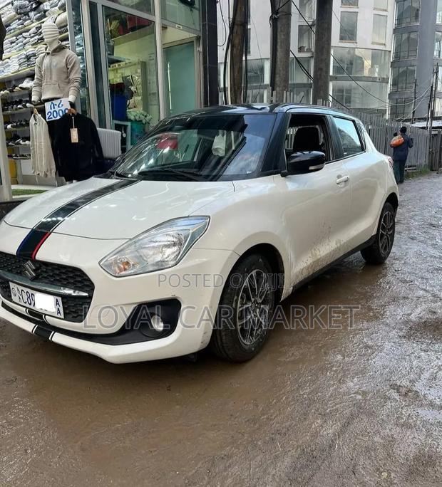 Suzuki Swift 2022 White