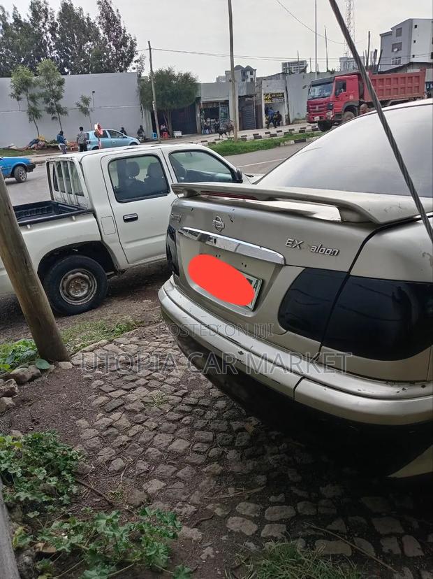 Nissan Sunny 2002