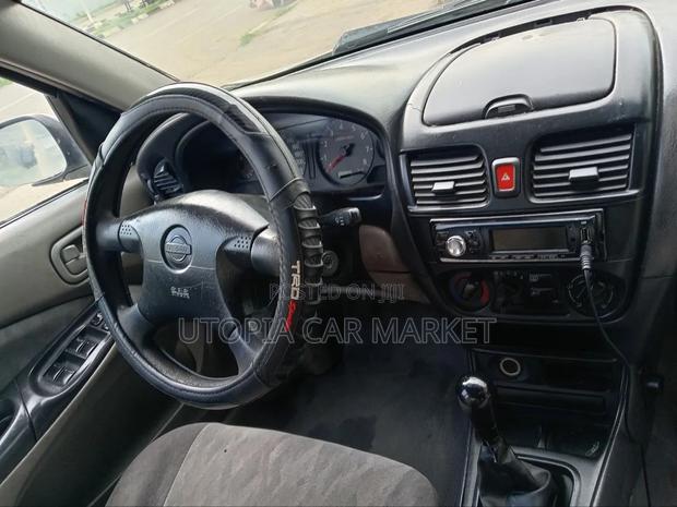 Nissan Sunny 2002