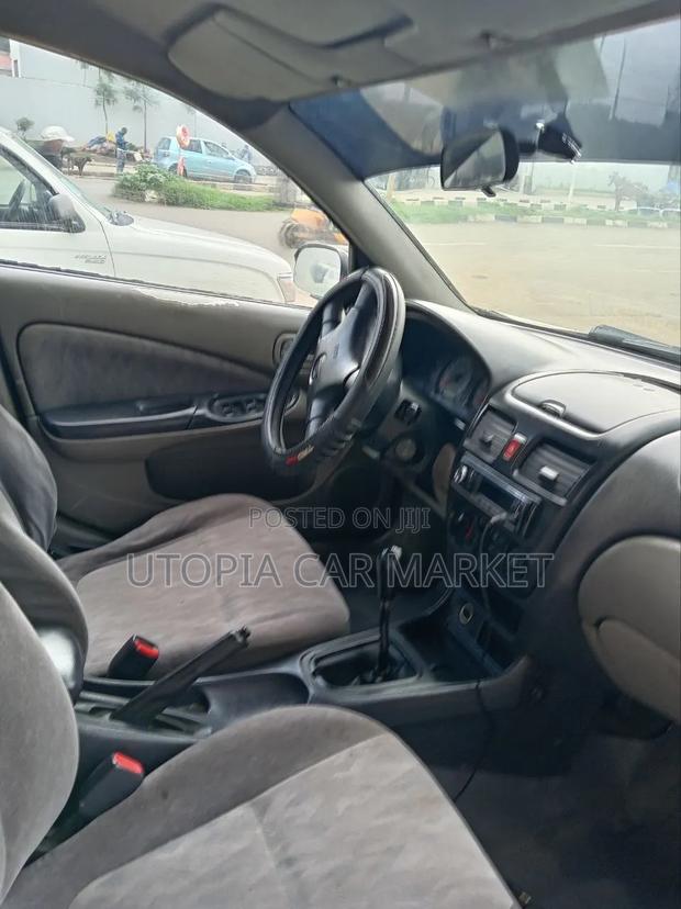 Nissan Sunny 2002