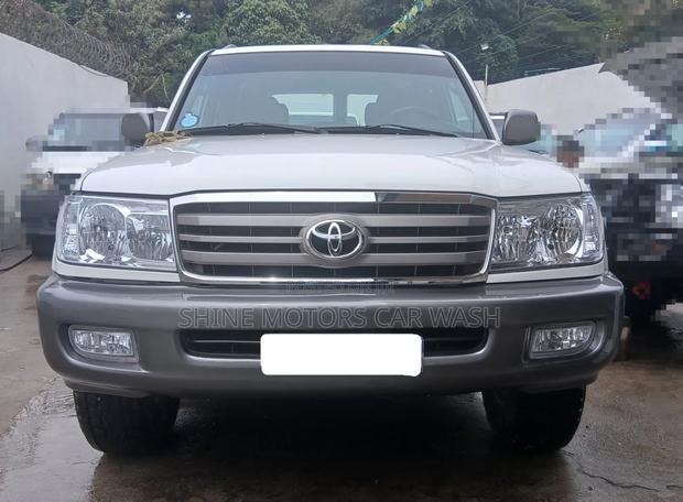 Toyota Land Cruiser 2005 White