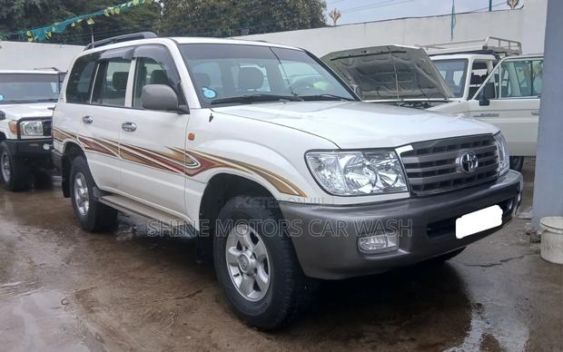 Toyota Land Cruiser 2005 White