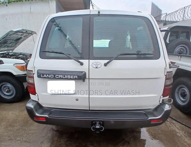 Toyota Land Cruiser 2005 White