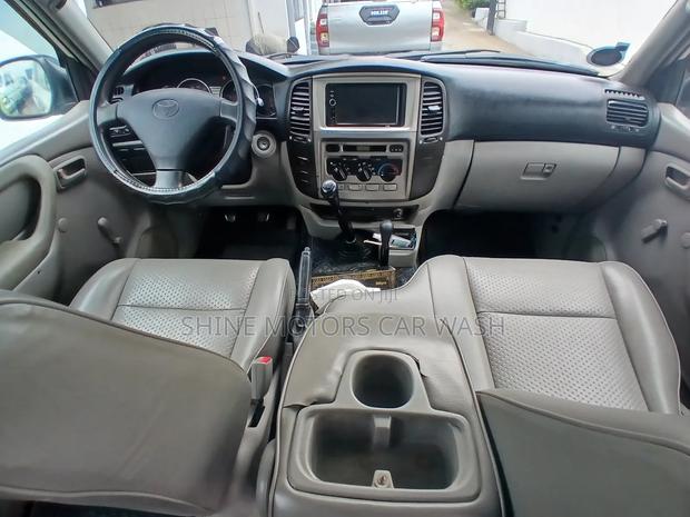 Toyota Land Cruiser 2005 White