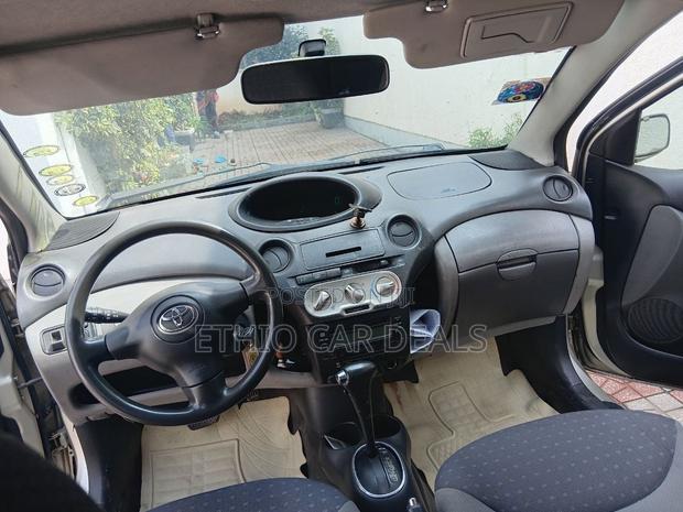 Toyota Vitz 2004 Gold
