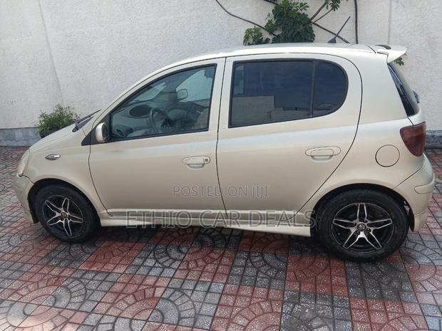 Toyota Vitz 2004 Gold