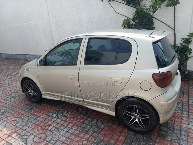Toyota Vitz 2004 Gold