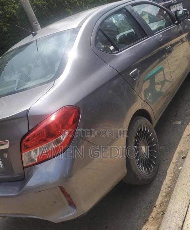 Mitsubishi Attrage 2022 Silver