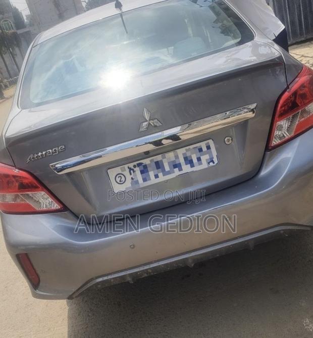 Mitsubishi Attrage 2022 Silver