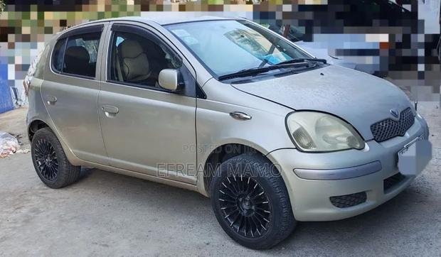 Toyota Vitz 2004 Gray